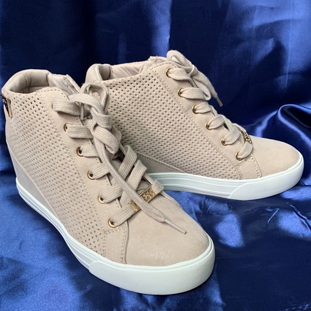 Guess Shoes - Picture 6 of 10